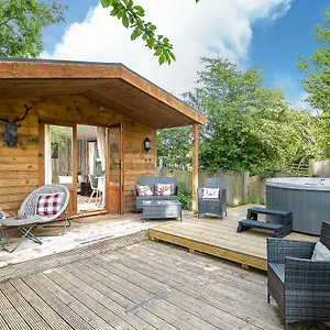 https://the-log-cabin-with-private-hot-tub-bath.tophotelsbath.com