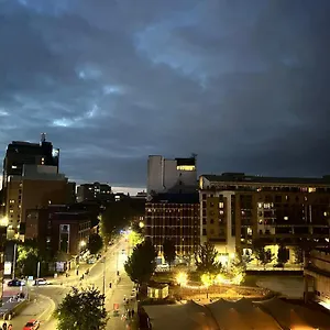 https://stylish-city-penthouse-with-views-3-bedrooms.belfasthotelsireland.com