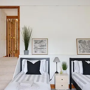 https://apt-the-castleman.tophotelsbath.com