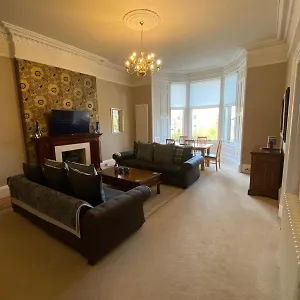 Beautiful & Bright 2 Bed Flat Murrayfield Edinburgh